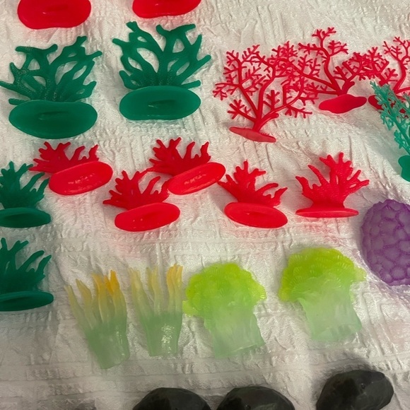 Ocean Pieces For Water Play - 32 Pieces - Picture 4 of 6